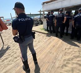Controlli tra lidi e chioschi di viale Kennedy alla Plaia: scattano oltre 20.000 euro di multe