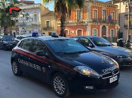 Assaltarono tabaccaio rubando soldi e Gratta e vinci: arrestati a Palagonia