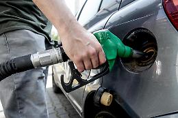  Stangata d'estate ai distributori: l'onda lunga del caro-carburanti si abbatte sulla Sicilia