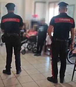 Comunit&agrave; alloggio per anziani stipata, senza acqua e fatiscente: struttura chiusa e ospiti trasferiti