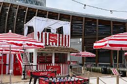 Nella "biblioteca degli alberi" di Milano arriva il lido Coca-Cola