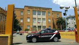 Arrestato con la droga in casa si butta dal balcone: 25enne muore a Cosenza 