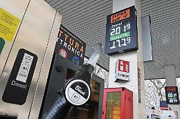 I prezzi di benzina e gasolio continuano a salire: una vera e propria stangata sulle vacanze