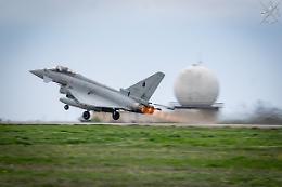 Caccia italiani in azione in Romania: scatta l'operazione contro il misterioso drone intruso (poi abbattuto)