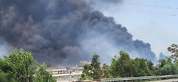 L'incendio a Termini Imerese: 17 squadre dei vigili del fuoco, due gruppi di volontari e due Canadair per domare il rogo