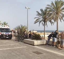 Marina di Ragusa, bagnanti sorpresi dalle correnti: interventi rapidi e mezzi di soccorso sul lungomare