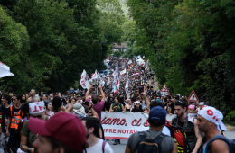 L'assalto dei No Tav ai cantieri della Torino-Lione: oltre 100 feriti, la valle bloccata e la condanna di Meloni