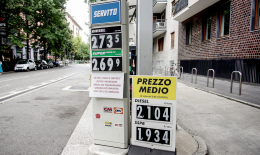 Caro carburanti, il ritorno dell&rsquo;accisa mobile: cos'&egrave; e come funziona davvero lo sconto che il governo vuole riaccendere

