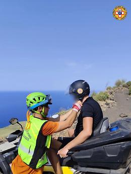 Stromboli, malore sul sentiero per i crateri: giovane recuperato dal Soccorso Alpino