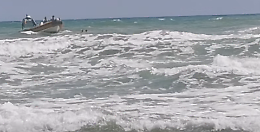 Playa Grande (Scicli), intervento provvidenziale della Capitaneria: due giovani salvati tra le onde alte