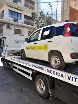 Vittoria, nuovo raid vandalico alle poste: rubate le batterie delle auto aziendali