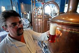 Dieci anni di schiuma e passione: la birra artigianale italiana brinda al traguardo