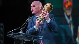 Fifa, il Mondiale apre ai capitali privati: il progetto divide il calcio mondiale. Verso la Coppa ogni 2 anni?