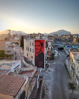 Don Pino Puglisi da giovane: inaugurato il nuovo murale a Brancaccio