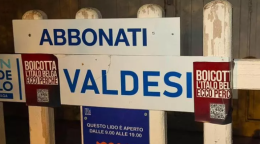 Adesivi "Boicotta Italo belga" a Mondello, Controcorrente e La Vardera si autodenunciano: "Siamo stati noi"