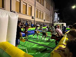Che divertimento a Giarratana con il calcio balilla umano