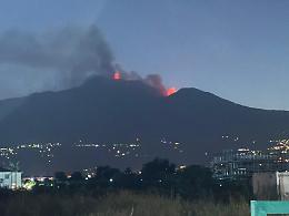 Nuovo parossismo sull'Etna: fontane di fuoco e colata a 2.700 m nella Valle del Leone