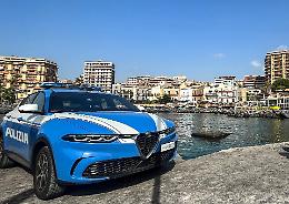 Ruba un motorino sul lungomare: 17enne arrestato dopo inseguimento tra le sterpaglie