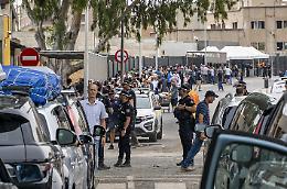 La crisi migratoria di Ceuta infiamma la politica spagnola: la destra all'attacco di Sanchez

