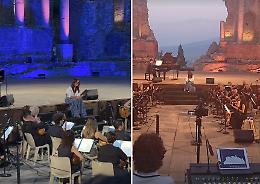 Alba di magia al Teatro Antico: Ambra Angiolini risveglia Taormina con Battiato e Candiani