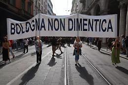 La strage, alle 10:25 Bologna si ferma a ricordare: l'esplosione nella Stazione centrale che stravolse l'Italia