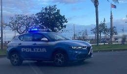 Sedicenne sorpreso su uno scooter rubato: fuga bloccata dalla Polizia in Piazza dei Martiri
