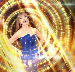 "Ballando con le Stelle", cast fatto e giuria in arrivo: Milly Carlucci si veste di blu per il promo