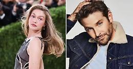 Bradley Cooper e Gigi Hadid a Parigi con un particolare da "matrimonio"