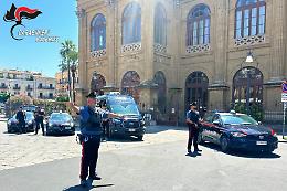 Palermo, nascondeva hashish e cocaina nella cavit&agrave; di un muro: arrestato 37enne allo Zen