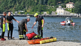 Il tuffo nel buio e poi il silenzio: recuperato nel Lago di Como un ragazzo di 18 anni, notte di ricerche senza sosta