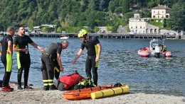 Il tuffo nel buio e poi il silenzio: recuperato nel Lago di Como un ragazzo di 18 anni, notte di ricerche senza sosta