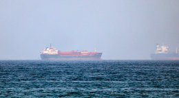 Hormuz, la riapertura non &egrave; pi&ugrave; un miraggio: accordo tra Iran e Oman. In Libano nuovi bombardamenti dall'Idf