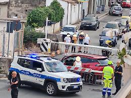 Ragusa, auto resta chiusa dentro il passaggio a livello