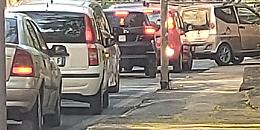 Modica, auto contro palo in via Nazionale