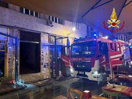 Incendio nel vano contatori di un palazzo &igrave;di cinque piani in via Maqueda: paura nel pieno centro di Palermo