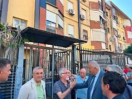 Il sindaco Lagalla consegna gli ultimi tre appartamenti devastati dalle fiamme nel 2023, &egrave; festa in via Erice