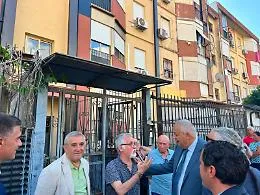 Il sindaco Lagalla consegna gli ultimi tre appartamenti devastati dalle fiamme nel 2023, &egrave; festa in via Erice