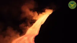 Etna in piena attivit&agrave;: esplosioni dalla Voragine e tre colate laviche 