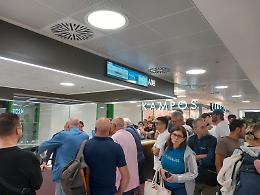 Odissea del volo Milano - Catania, bloccati a Linate 150 passeggeri (e una decina arriva da New York)  