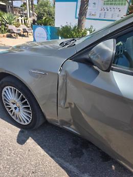 Donnalucata, investe due auto e si allontana