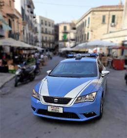 Falchi della polizia in azione, due arresti  a Ballar&ograve; nella "piazza" del crack