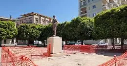 Piazza Bolivar rinnovata: nuova fontanella e parco giochi