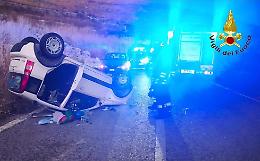 Si ribalta con l'auto: feriti madre e tre figli