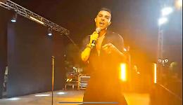 Trionfo sotto la pioggia di cenere: Marco Carta fa cantare tutta Trecastagni