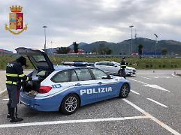 Neonato rapito da un ospedale e recuperato sull'A1: fallisce il piano dei nonni