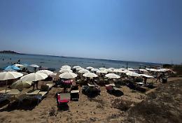 Sdraio e ombrelloni, sequestro preventivo per la Lunimar all'Isola delle Correnti