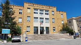 Spara all&rsquo;ex compagna dopo una lite e poi tenta il suicidio: entrambi ricoverati a Cosenza

