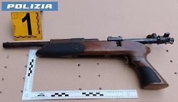 Blitz a Librino: sequestrati una carabina artigianale e oltre 600 grammi di marijuana

