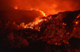 Etna, riapre (almeno) l'aeroporto di Comiso. Il vulcanologo: &laquo;&Egrave; la tempesta perfetta per tre motivi&raquo;