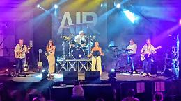 Air Evolution, reunion di amici che fa cantare la Sicilia